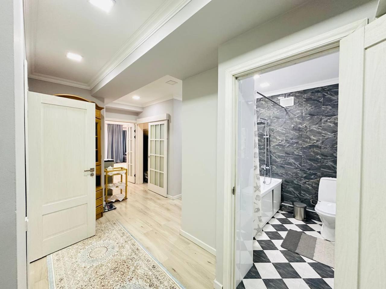 Ns Tau 3-room Apartment Almaty