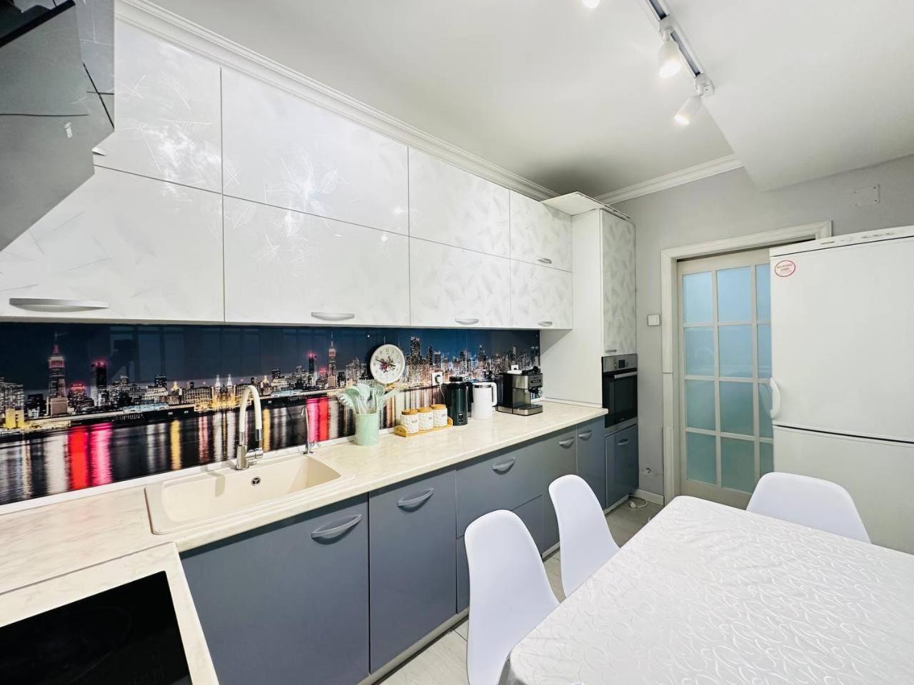 Ns Tau 3-room Apartment Almaty
